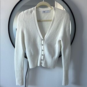 Zara White V-Neck Women's Cardigan never worn